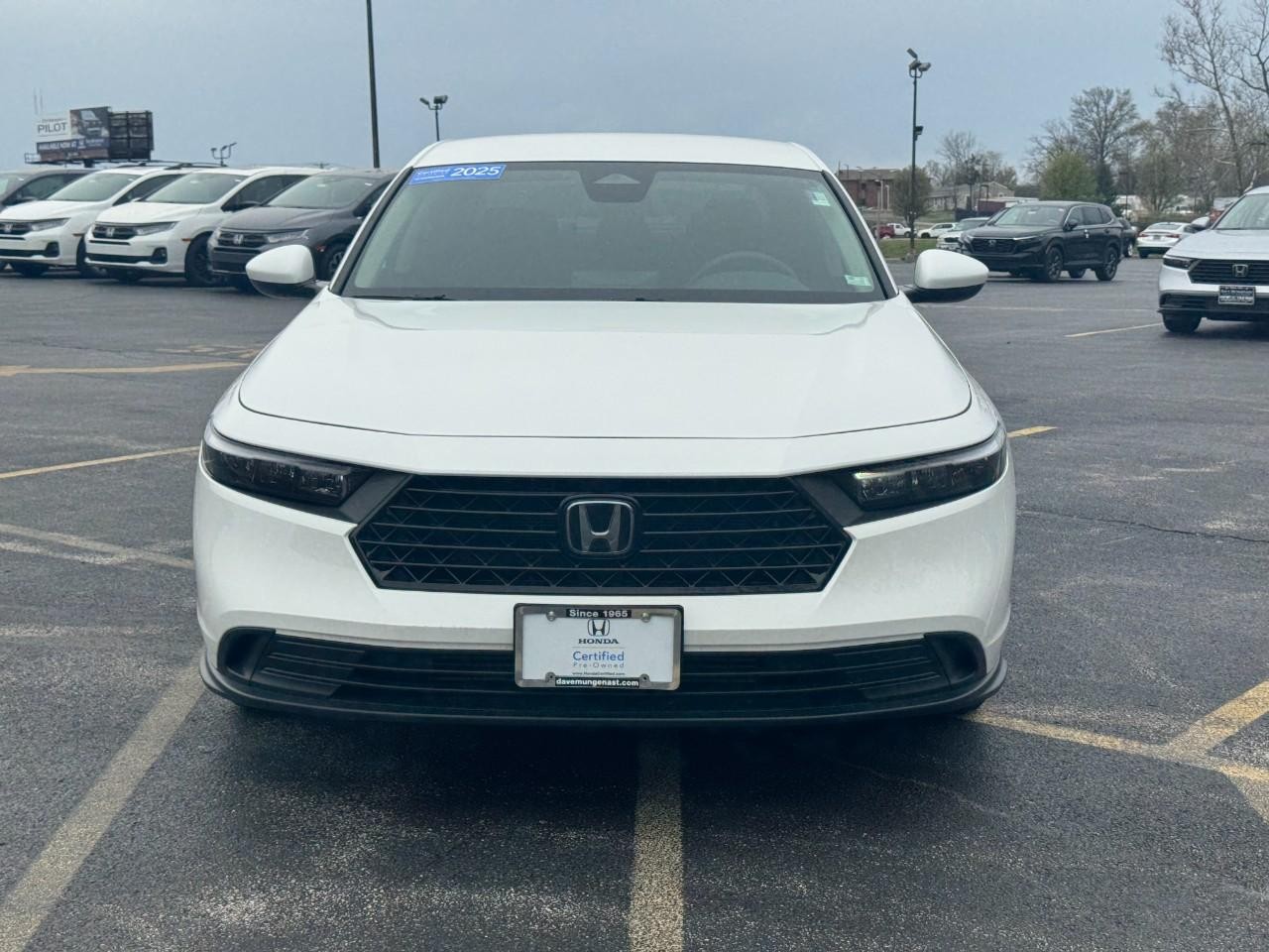 Honda Accord Sedan Vehicle Full-screen Gallery Image 10