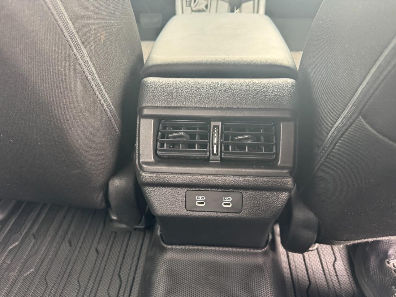 Honda Accord Sedan Vehicle Full-screen Gallery Image 17