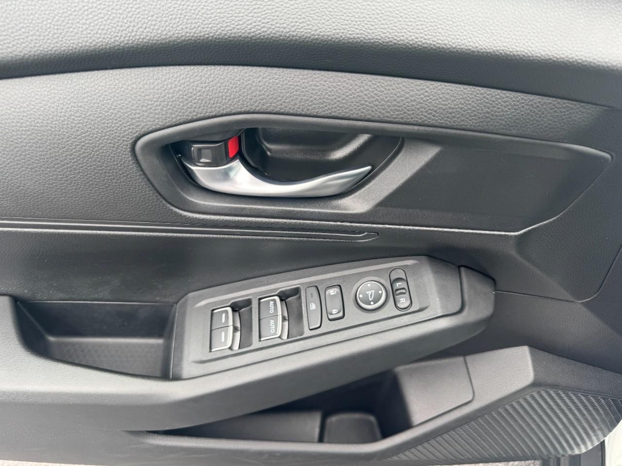 Honda Accord Sedan Vehicle Full-screen Gallery Image 20