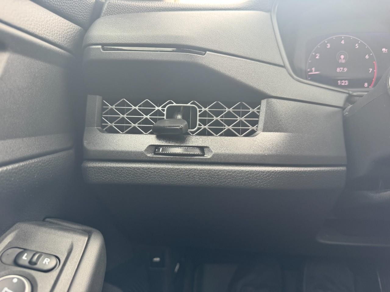 Honda Accord Sedan Vehicle Full-screen Gallery Image 27