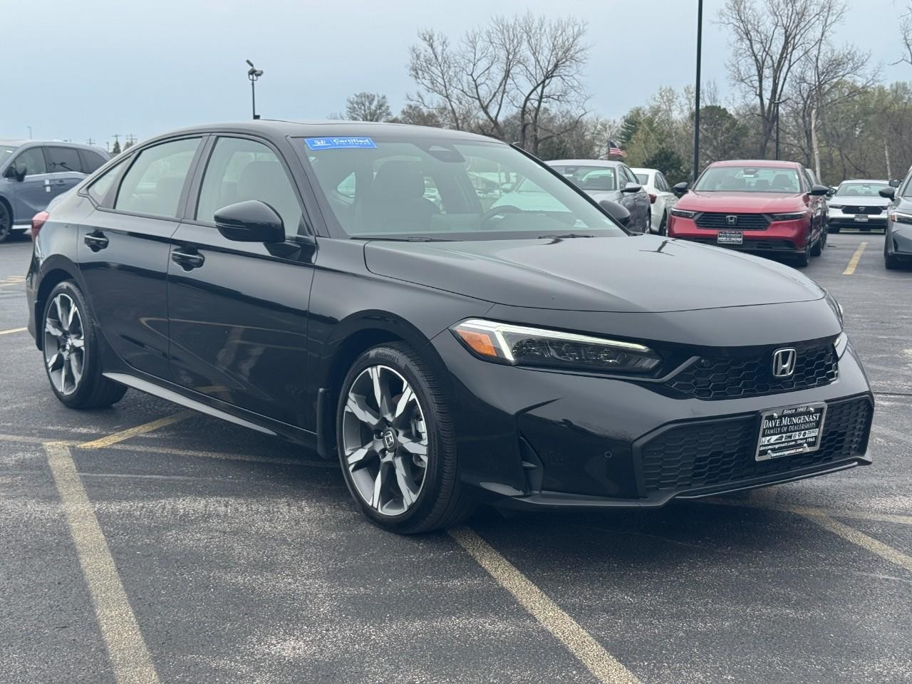 Honda Civic Sedan Hybrid Vehicle Full-screen Gallery Image 02