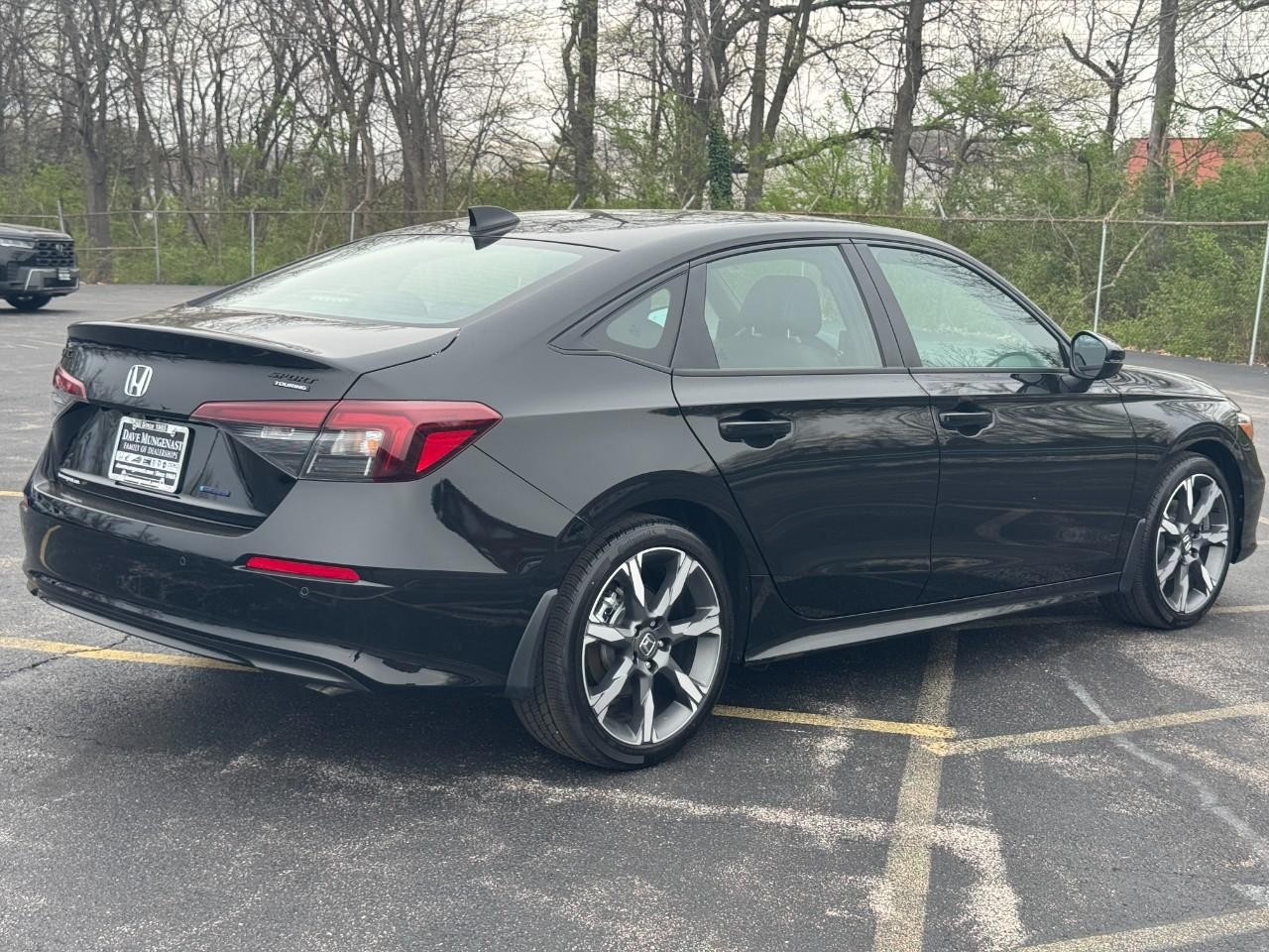 Honda Civic Sedan Hybrid Vehicle Full-screen Gallery Image 04