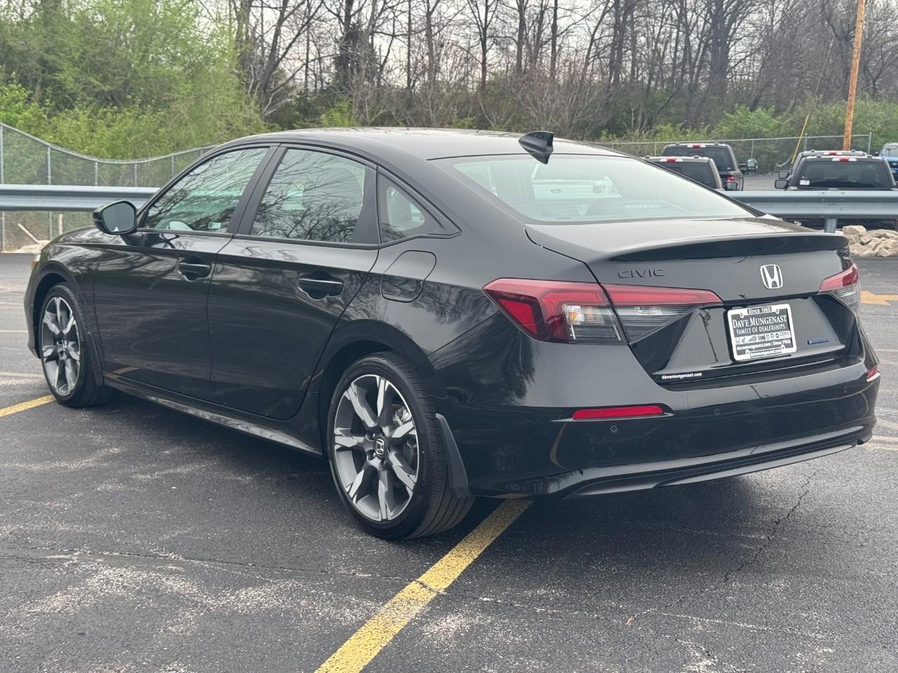 Honda Civic Sedan Hybrid Vehicle Full-screen Gallery Image 07