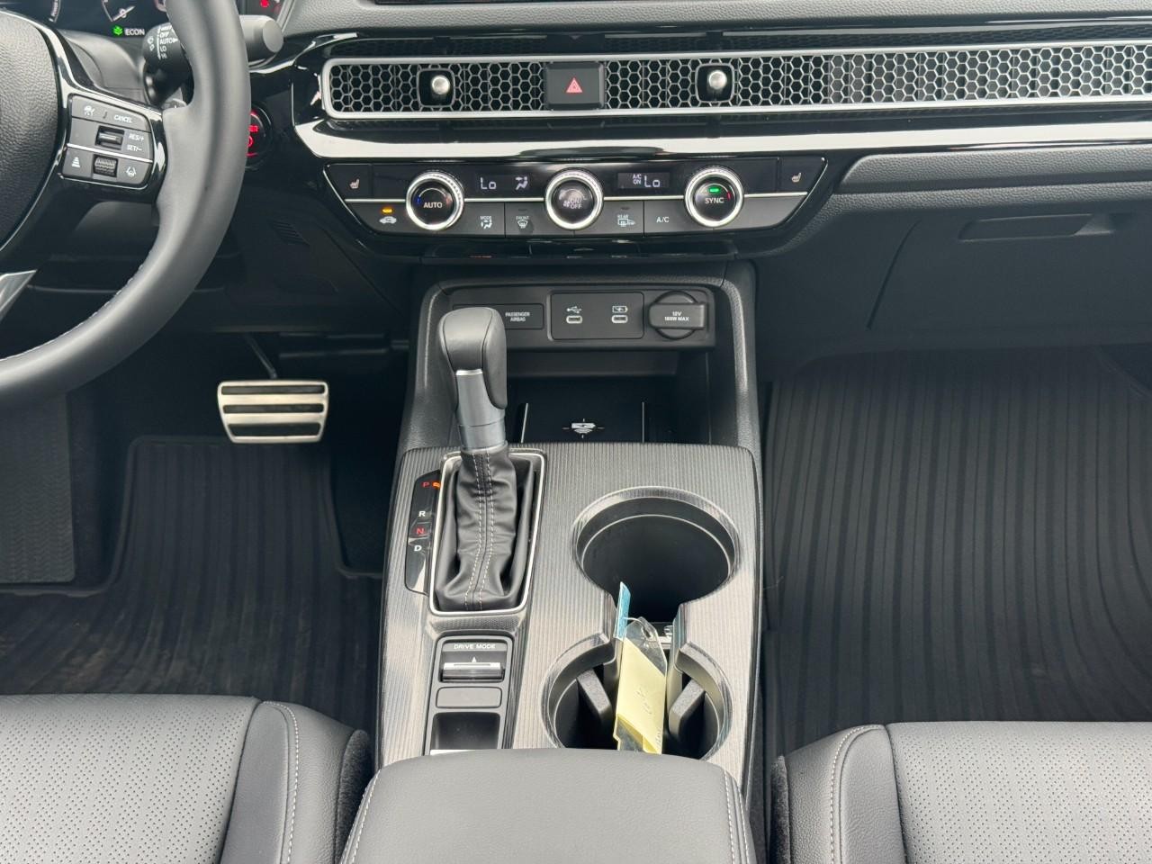 Honda Civic Sedan Hybrid Vehicle Full-screen Gallery Image 15