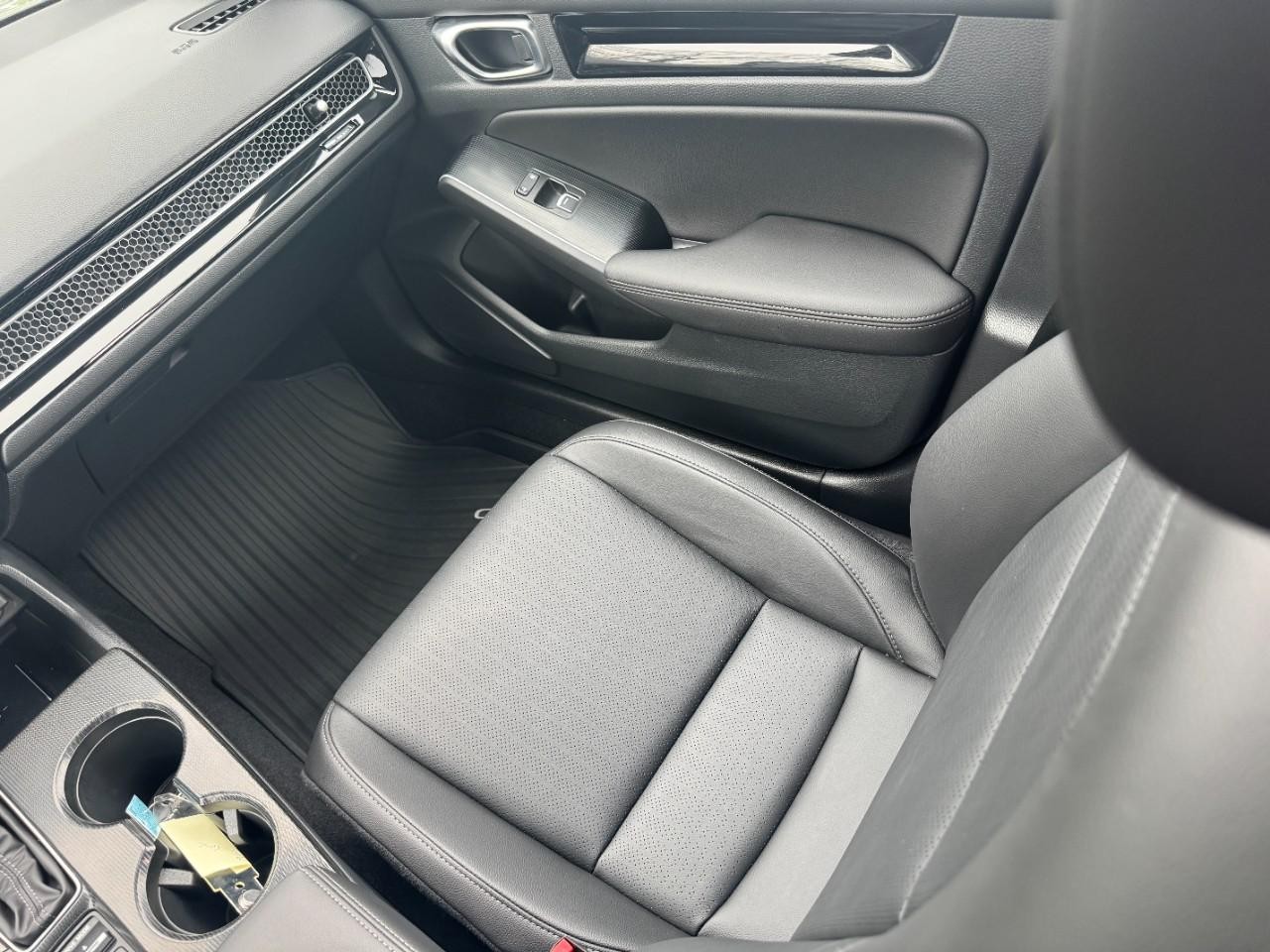 Honda Civic Sedan Hybrid Vehicle Full-screen Gallery Image 16