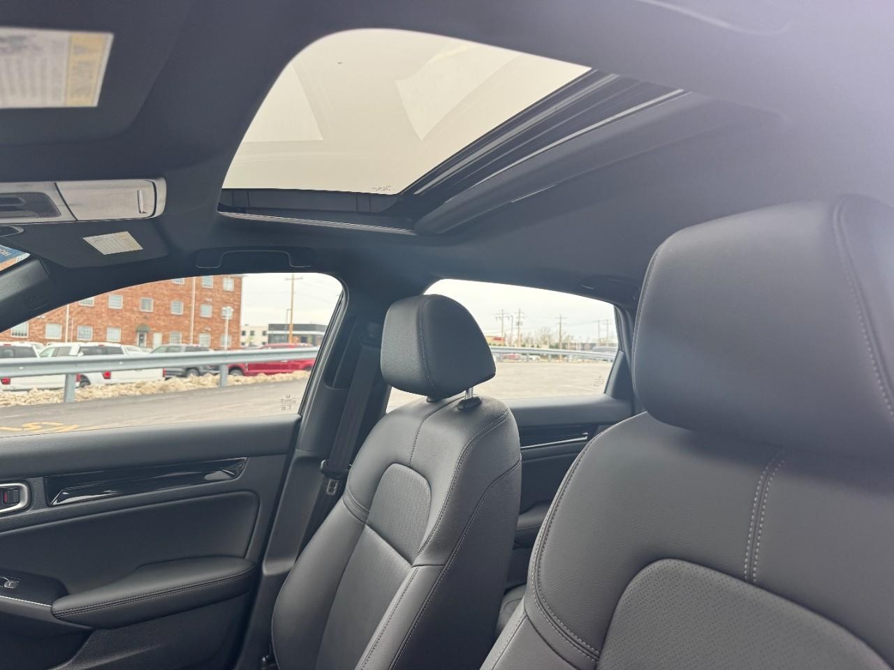 Honda Civic Sedan Hybrid Vehicle Full-screen Gallery Image 17