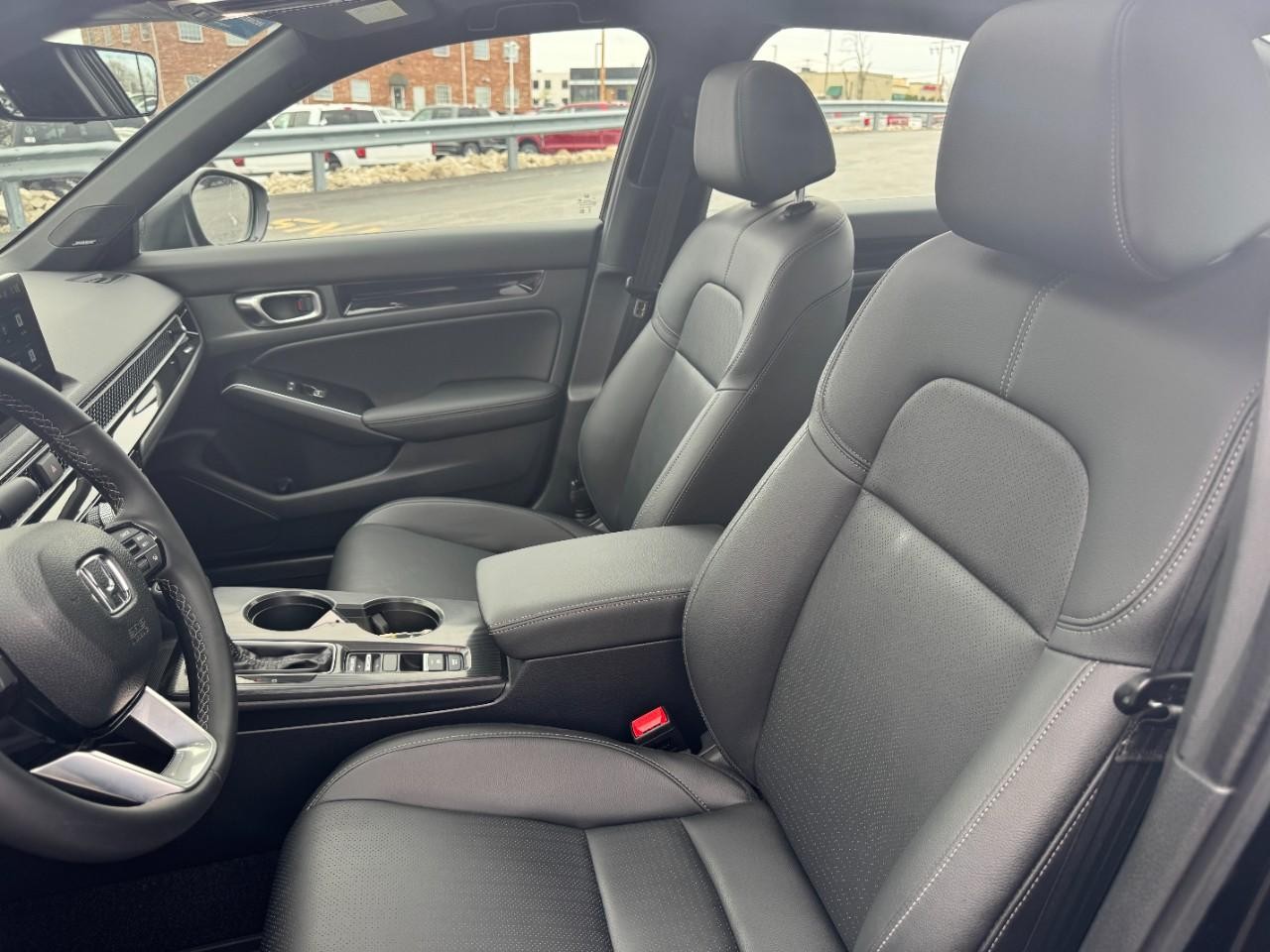 Honda Civic Sedan Hybrid Vehicle Full-screen Gallery Image 18