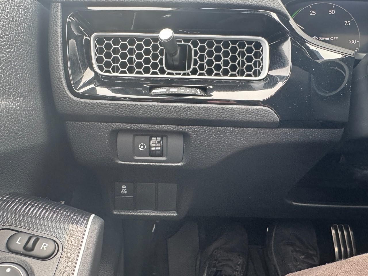 Honda Civic Sedan Hybrid Vehicle Full-screen Gallery Image 28