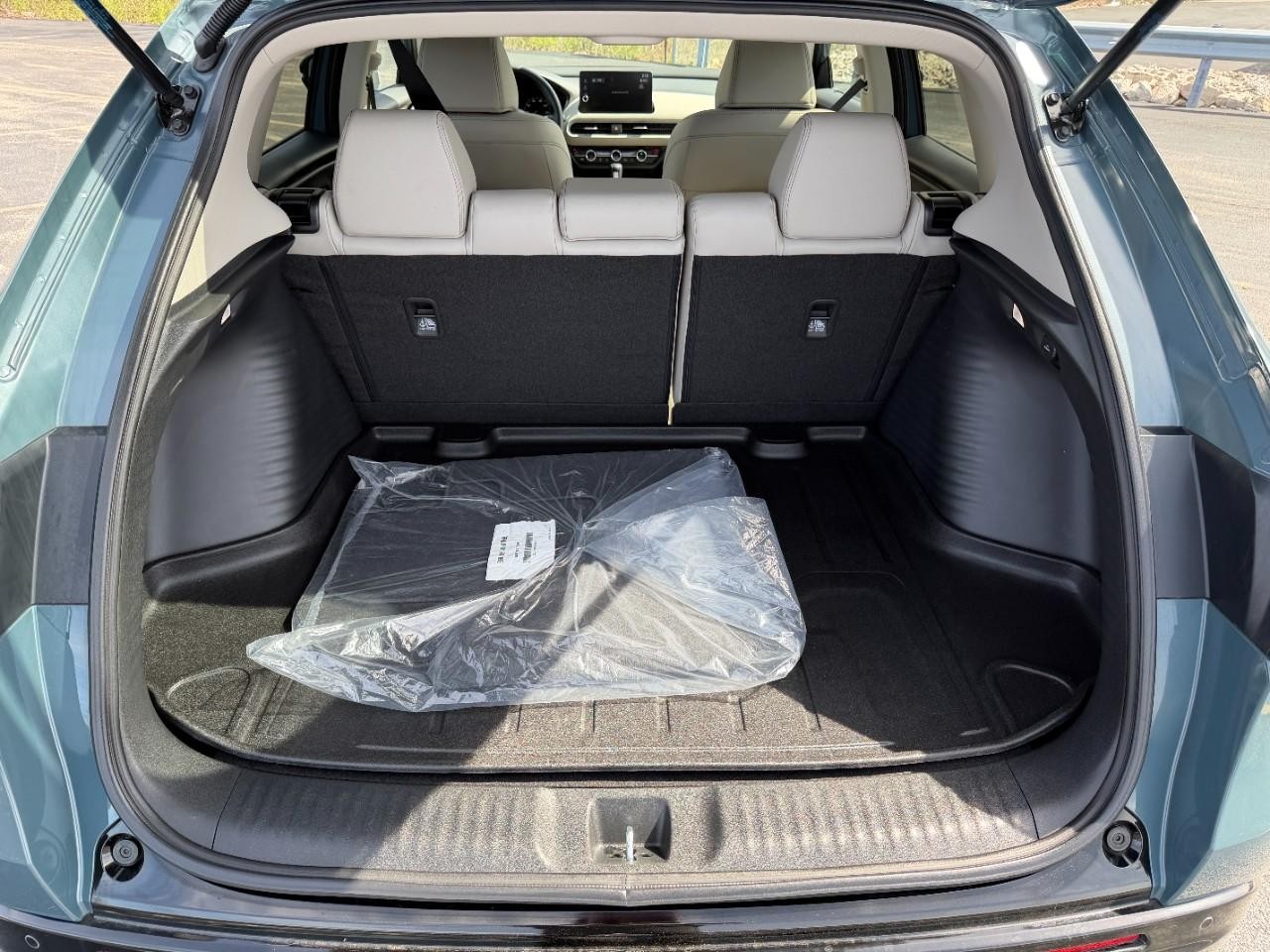 Honda HR-V Vehicle Full-screen Gallery Image 05