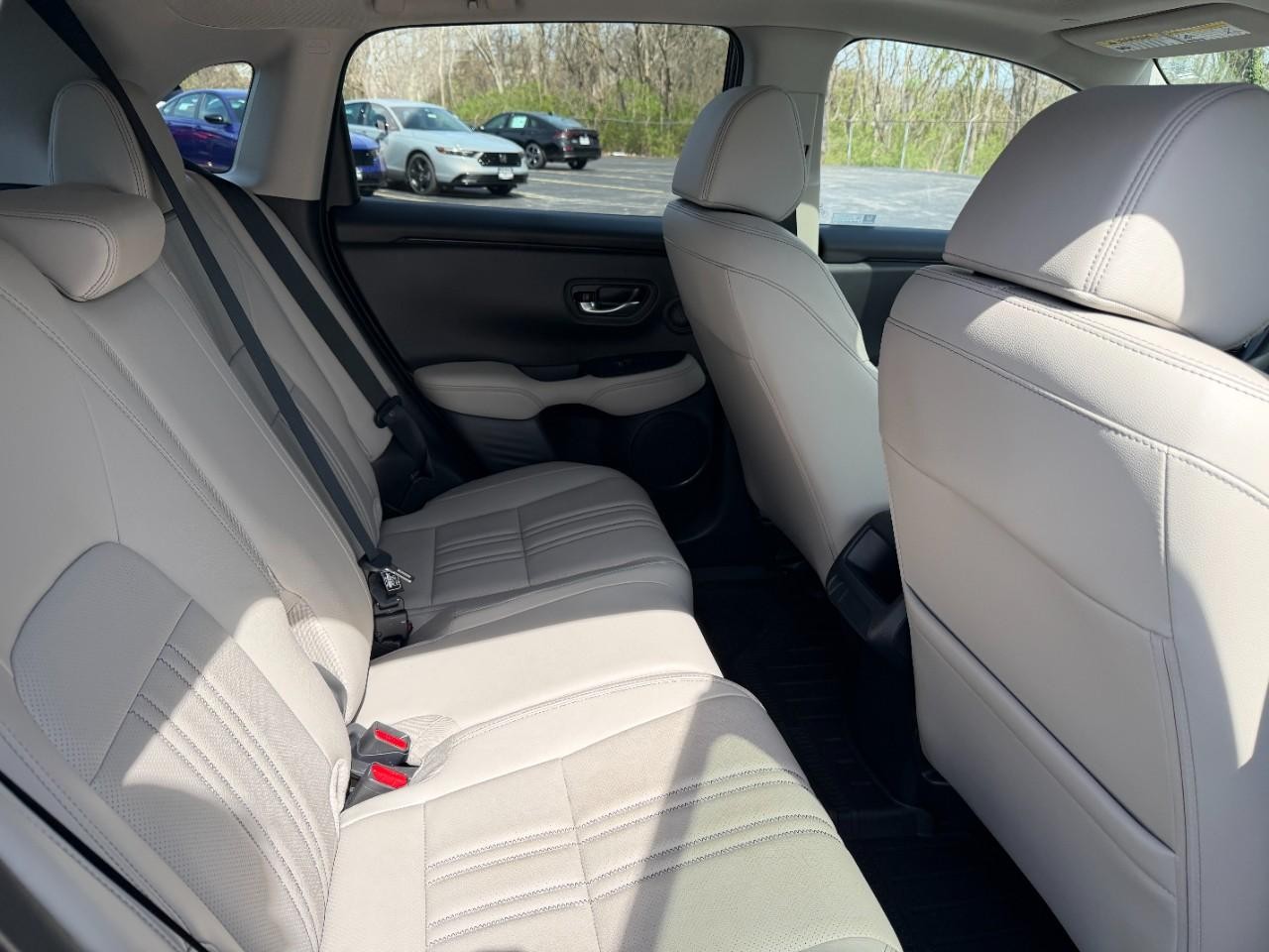 Honda HR-V Vehicle Full-screen Gallery Image 11