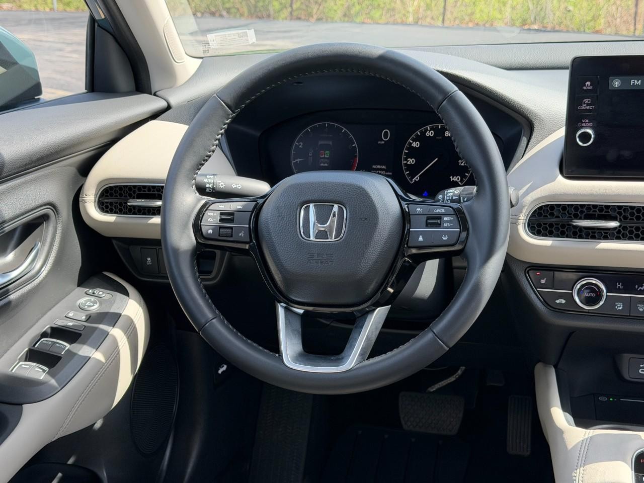 Honda HR-V Vehicle Full-screen Gallery Image 13