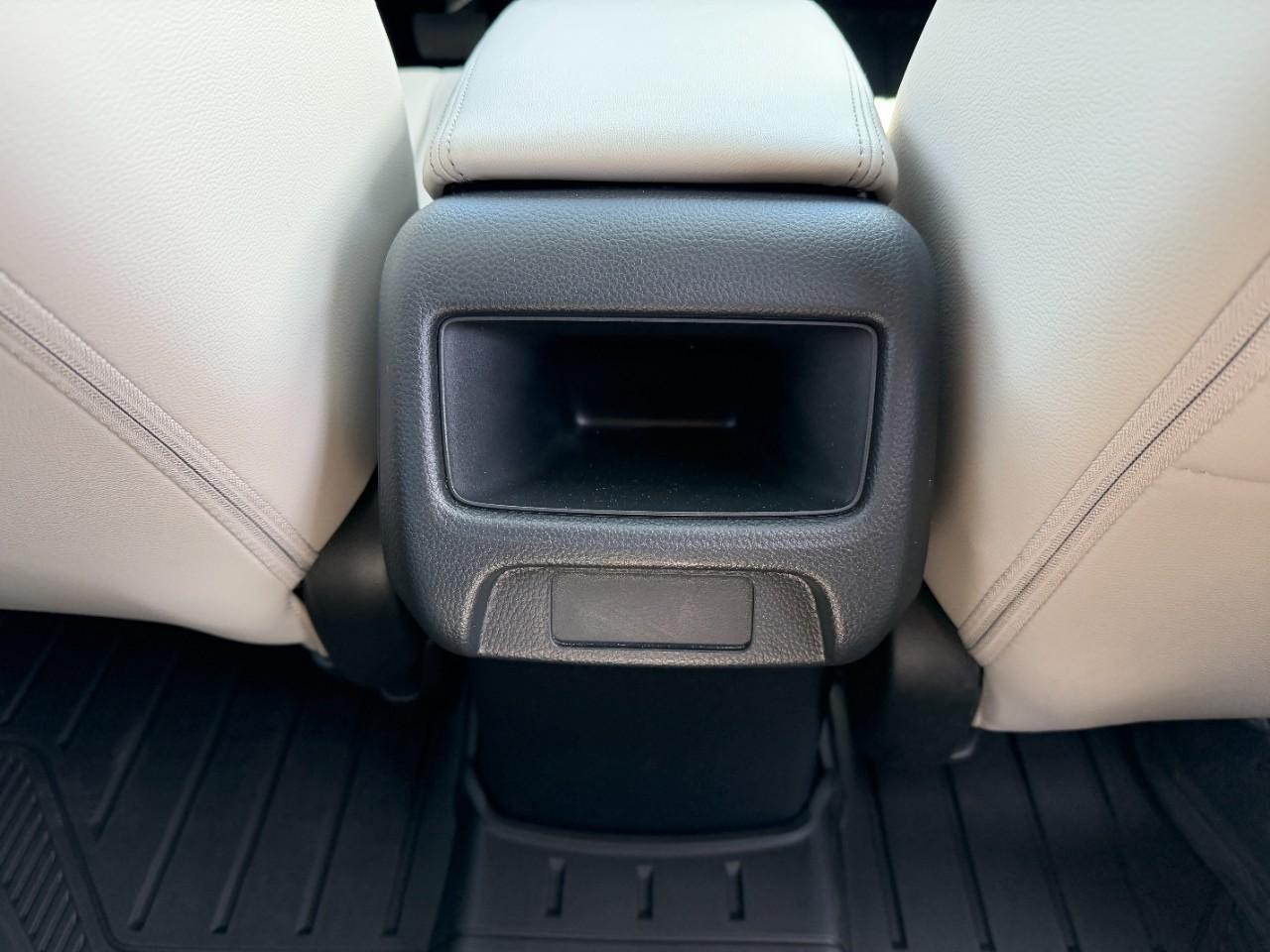 Honda HR-V Vehicle Full-screen Gallery Image 17