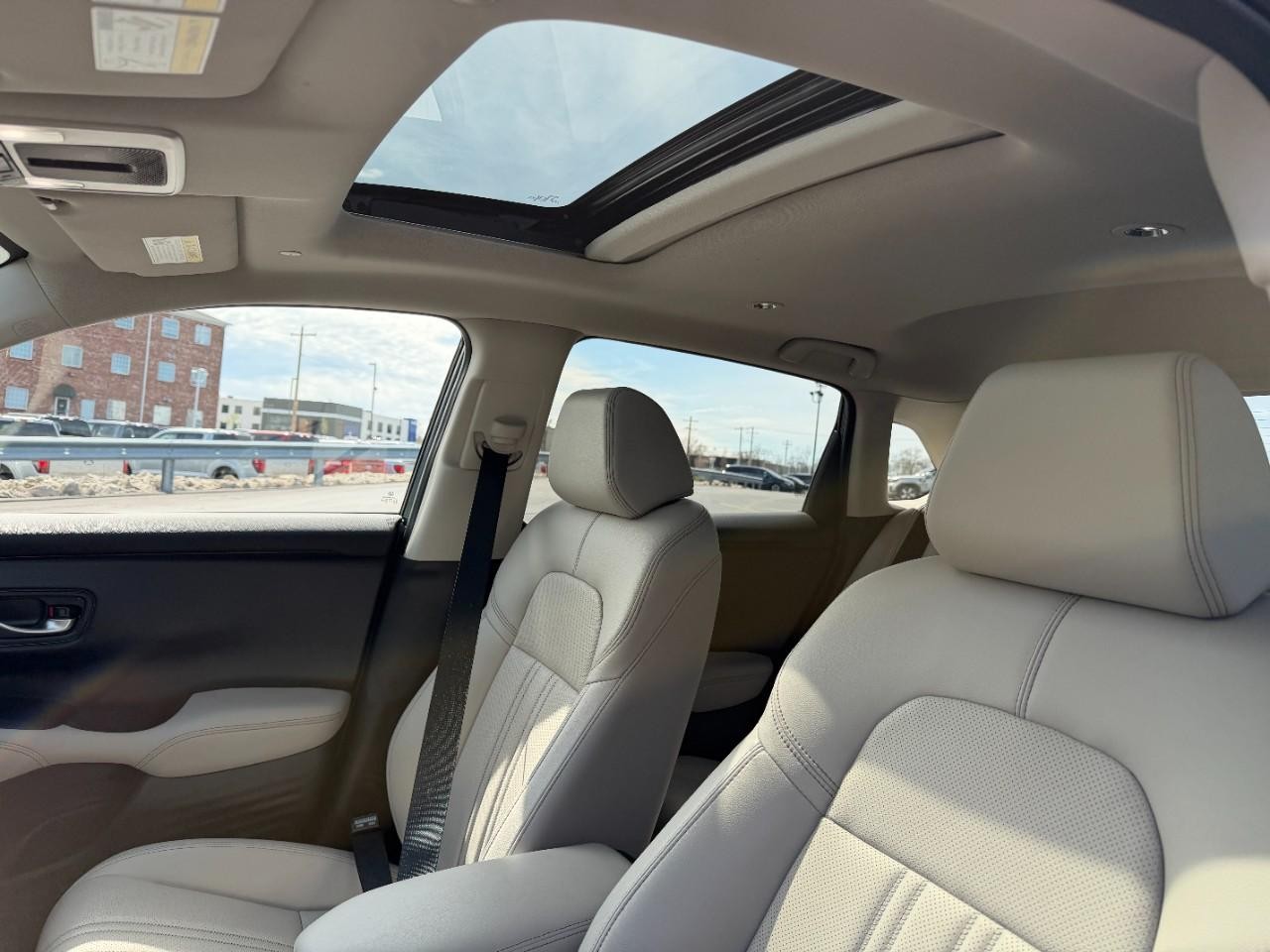 Honda HR-V Vehicle Full-screen Gallery Image 18