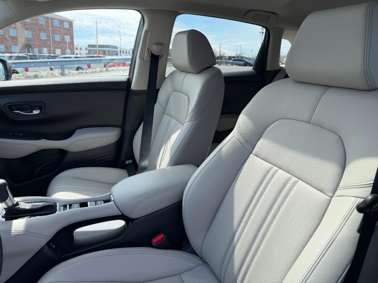 Honda HR-V Vehicle Full-screen Gallery Image 19