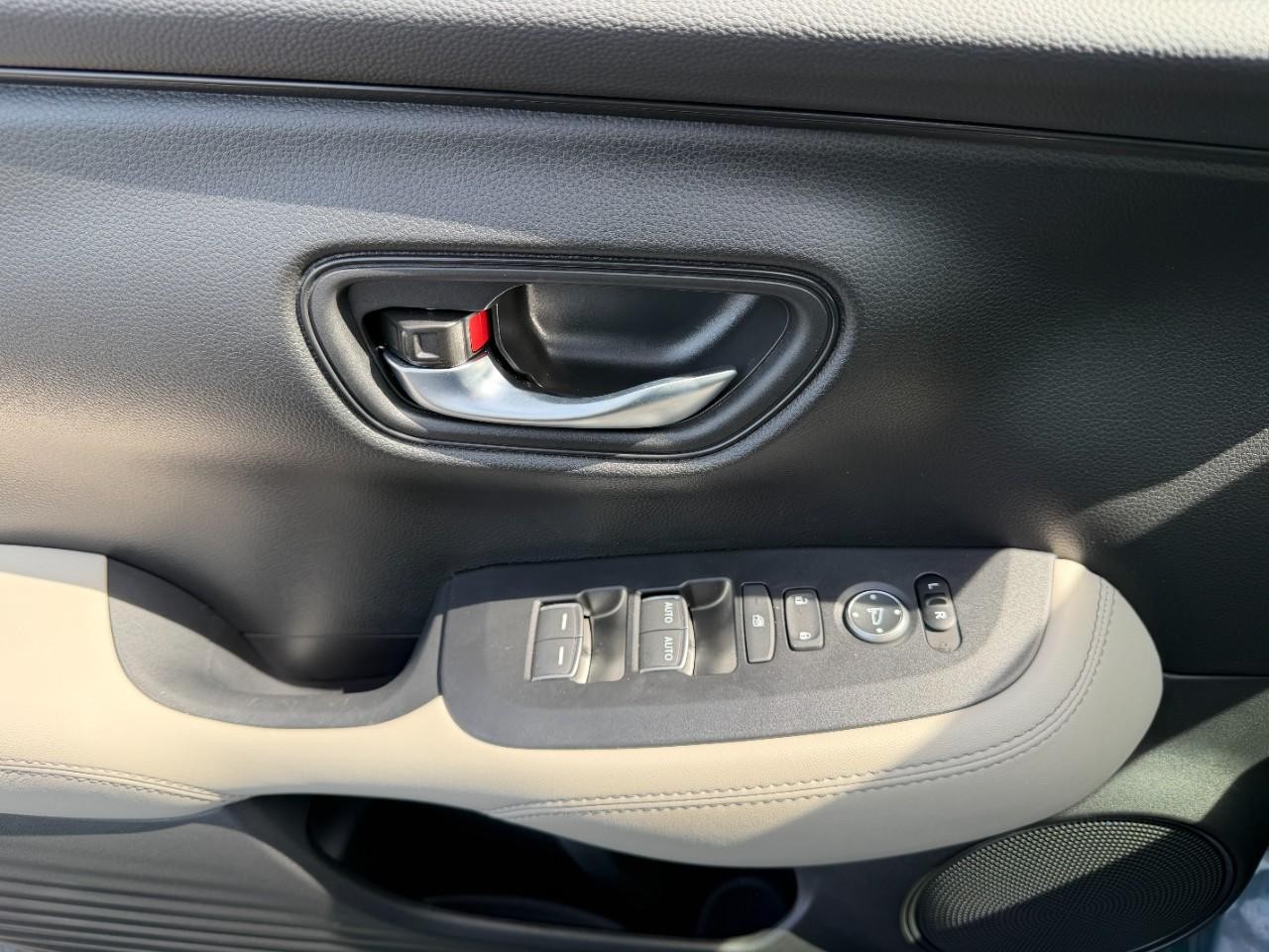 Honda HR-V Vehicle Full-screen Gallery Image 21