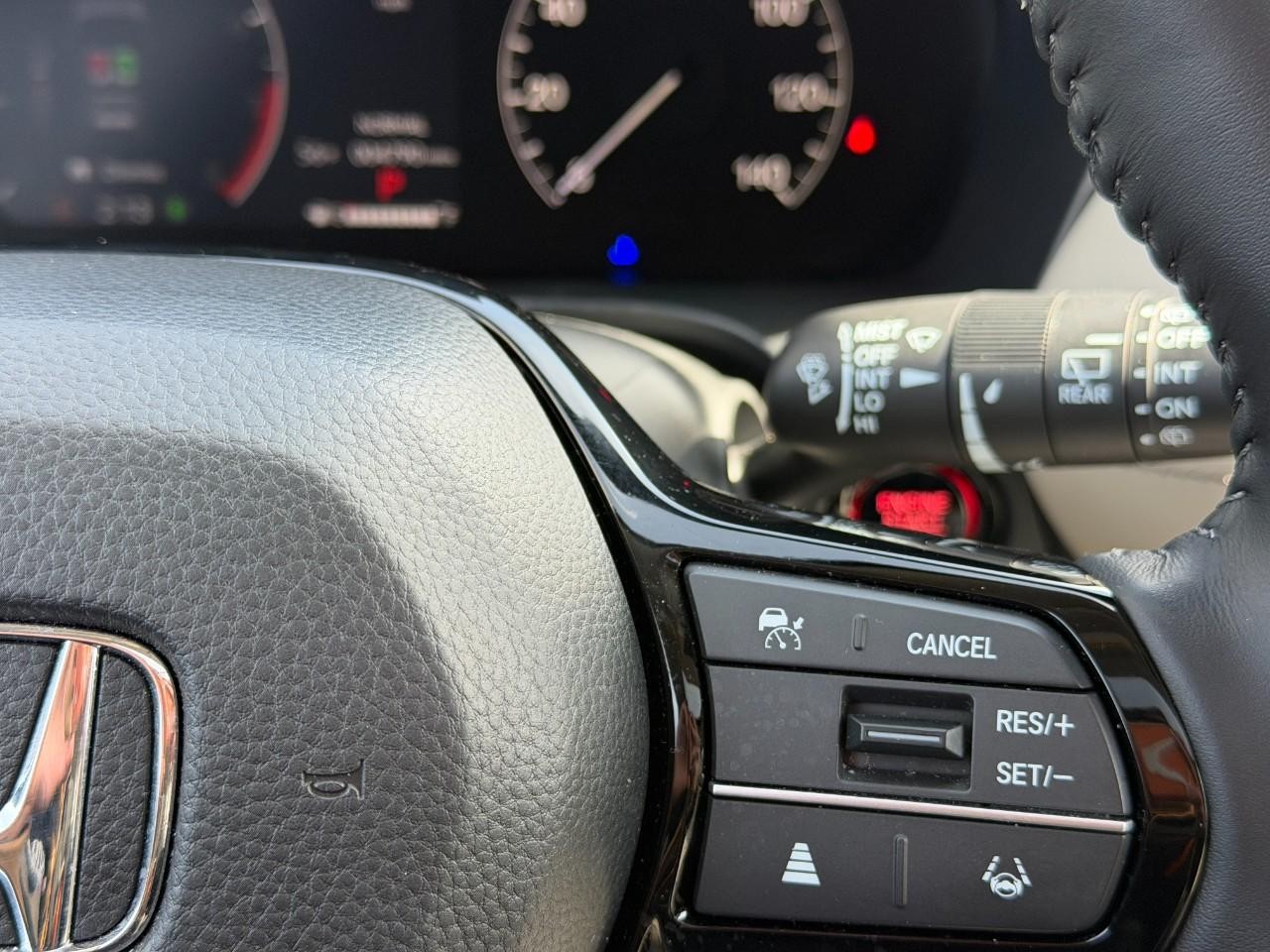 Honda HR-V Vehicle Full-screen Gallery Image 23