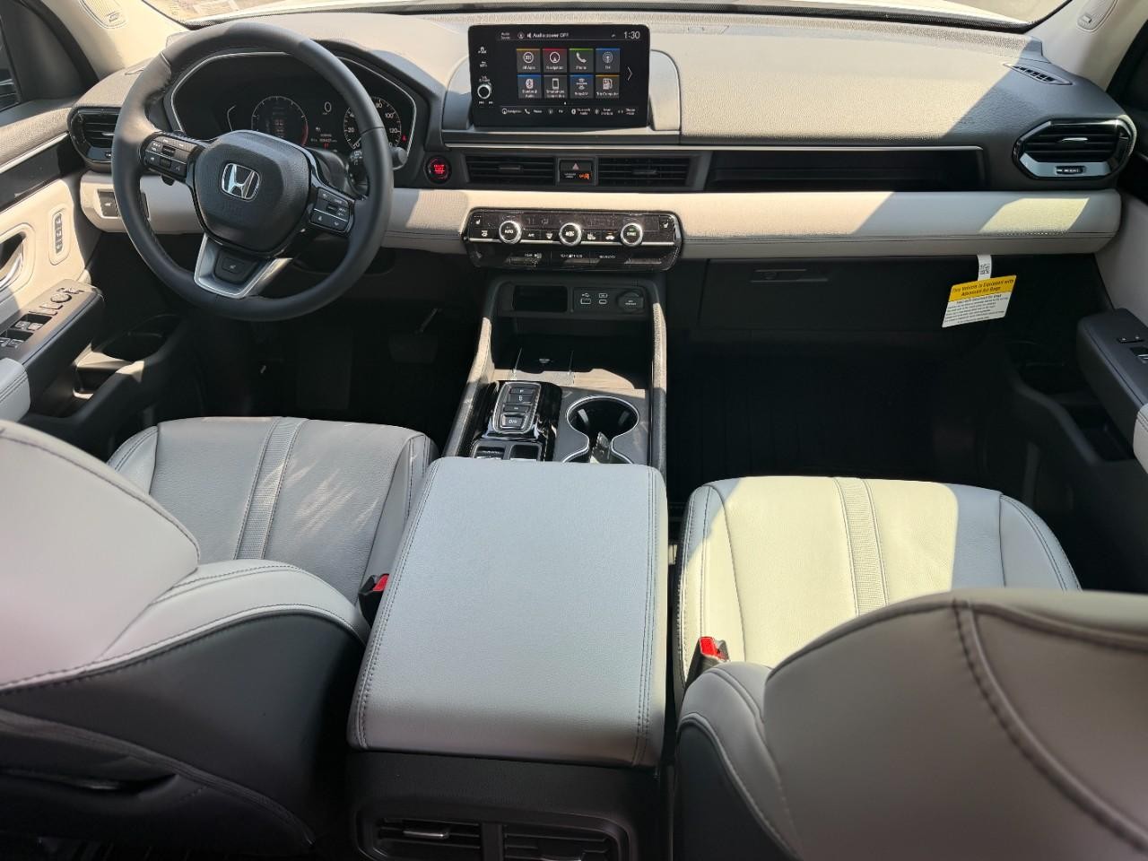 Honda Pilot Vehicle Full-screen Gallery Image 12