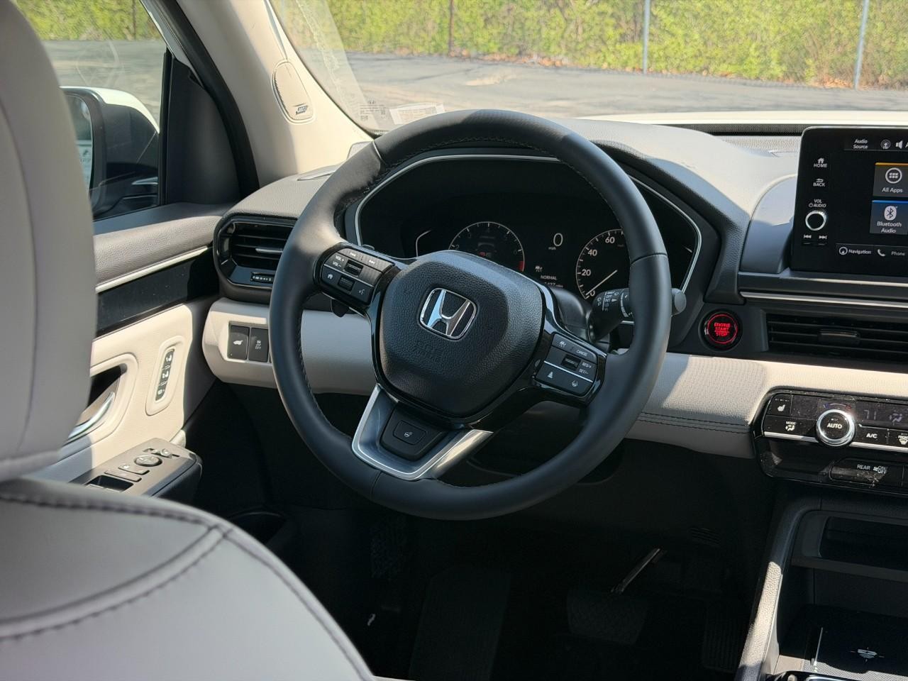 Honda Pilot Vehicle Full-screen Gallery Image 13