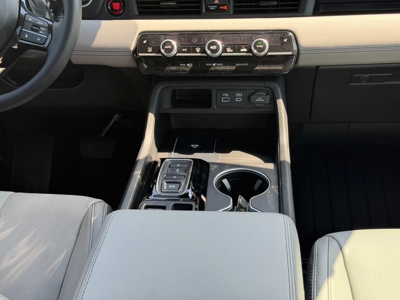 Honda Pilot Vehicle Full-screen Gallery Image 15