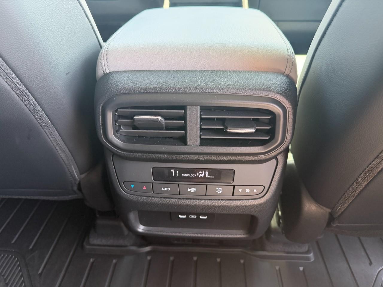 Honda Pilot Vehicle Full-screen Gallery Image 17