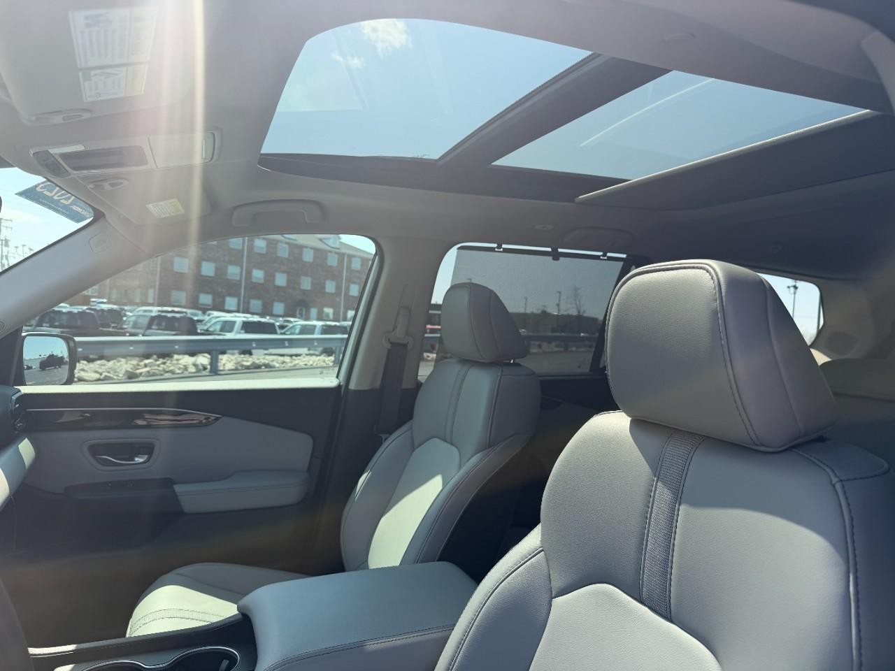 Honda Pilot Vehicle Full-screen Gallery Image 18