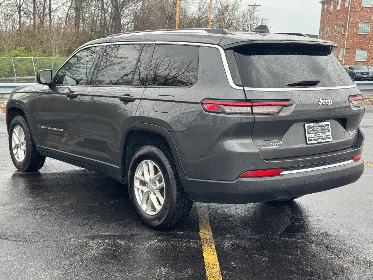 Jeep Grand Cherokee L Vehicle Full-screen Gallery Image 08