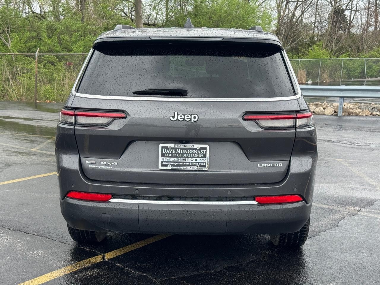 Jeep Grand Cherokee L Vehicle Full-screen Gallery Image 09