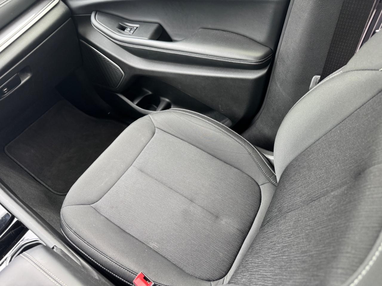 Jeep Grand Cherokee L Vehicle Full-screen Gallery Image 16
