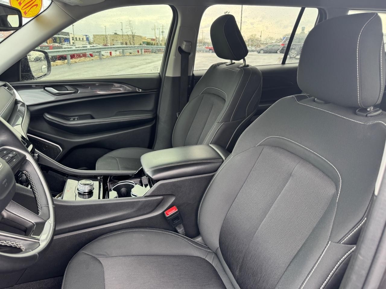 Jeep Grand Cherokee L Vehicle Full-screen Gallery Image 20