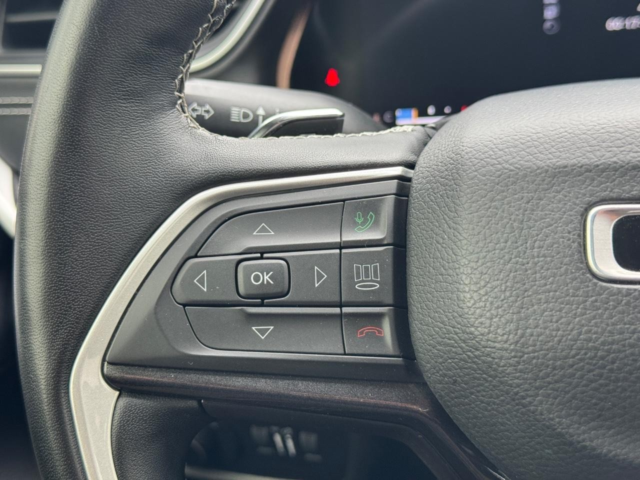 Jeep Grand Cherokee L Vehicle Full-screen Gallery Image 22