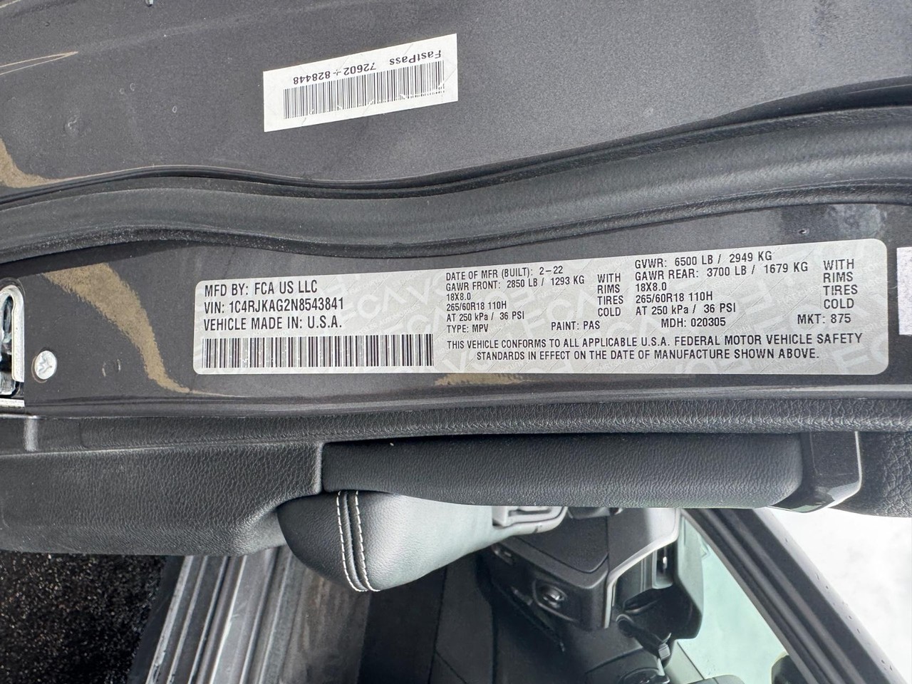 Jeep Grand Cherokee L Vehicle Full-screen Gallery Image 30