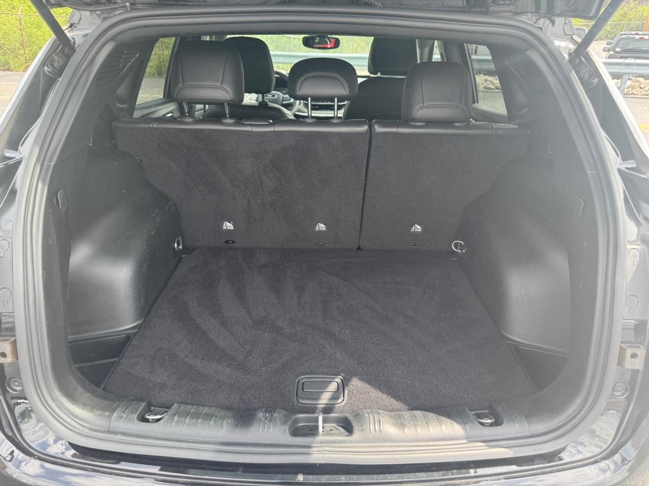 Jeep Compass Vehicle Full-screen Gallery Image 04