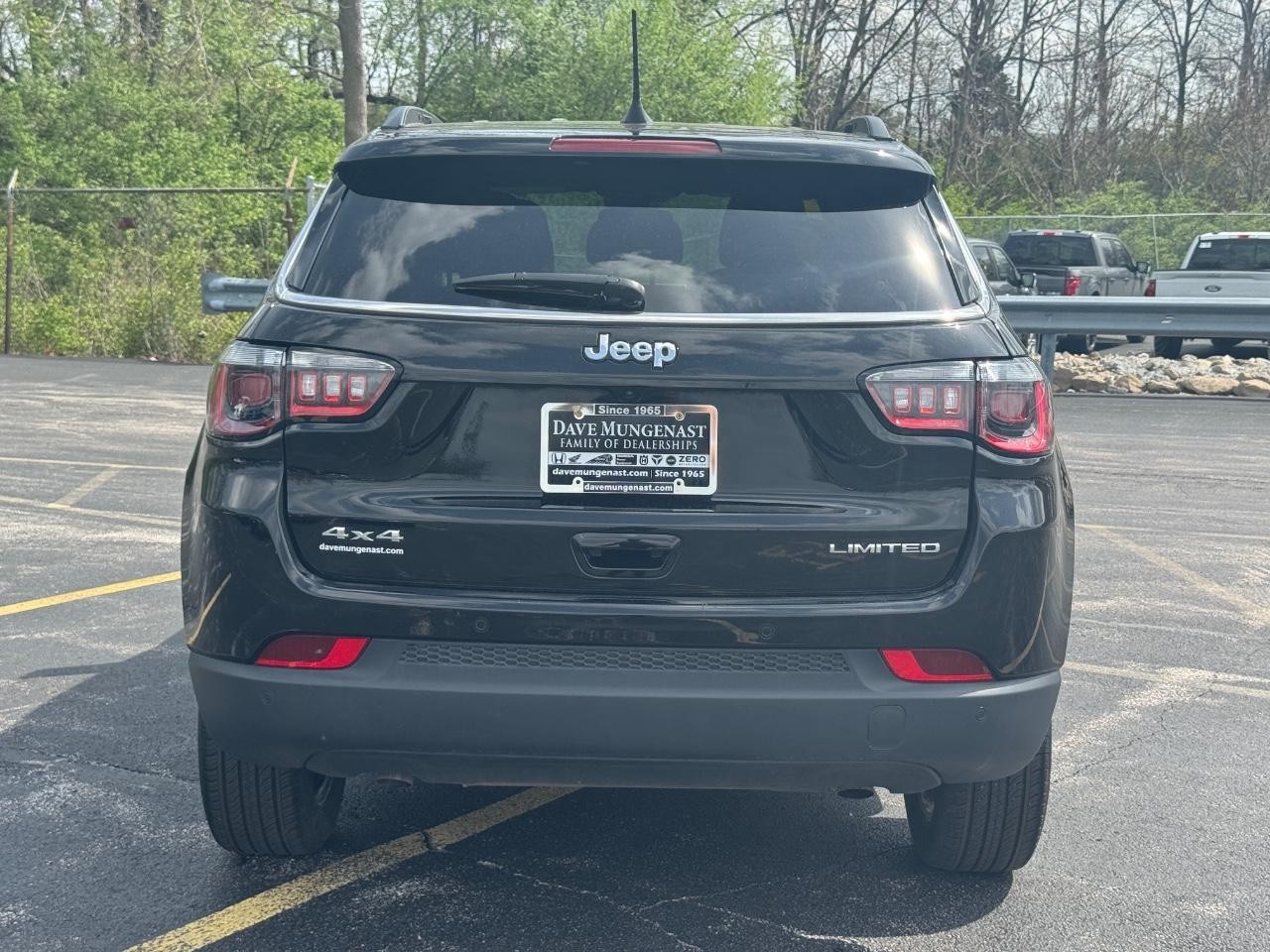 Jeep Compass Vehicle Full-screen Gallery Image 08