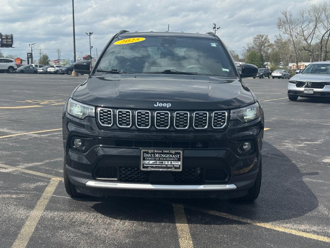 Jeep Compass Vehicle Full-screen Gallery Image 10