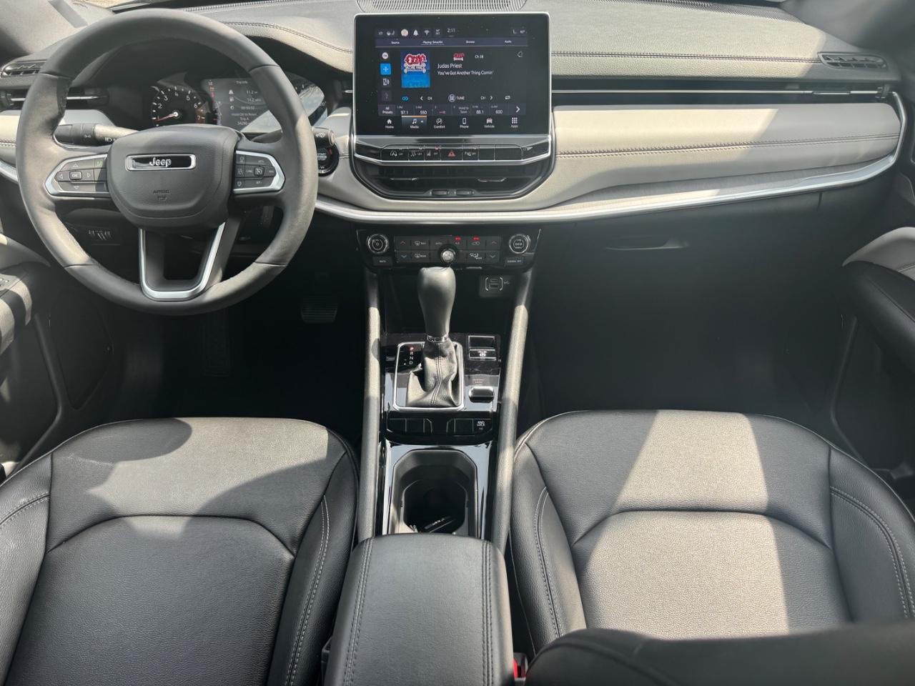 Jeep Compass Vehicle Full-screen Gallery Image 14