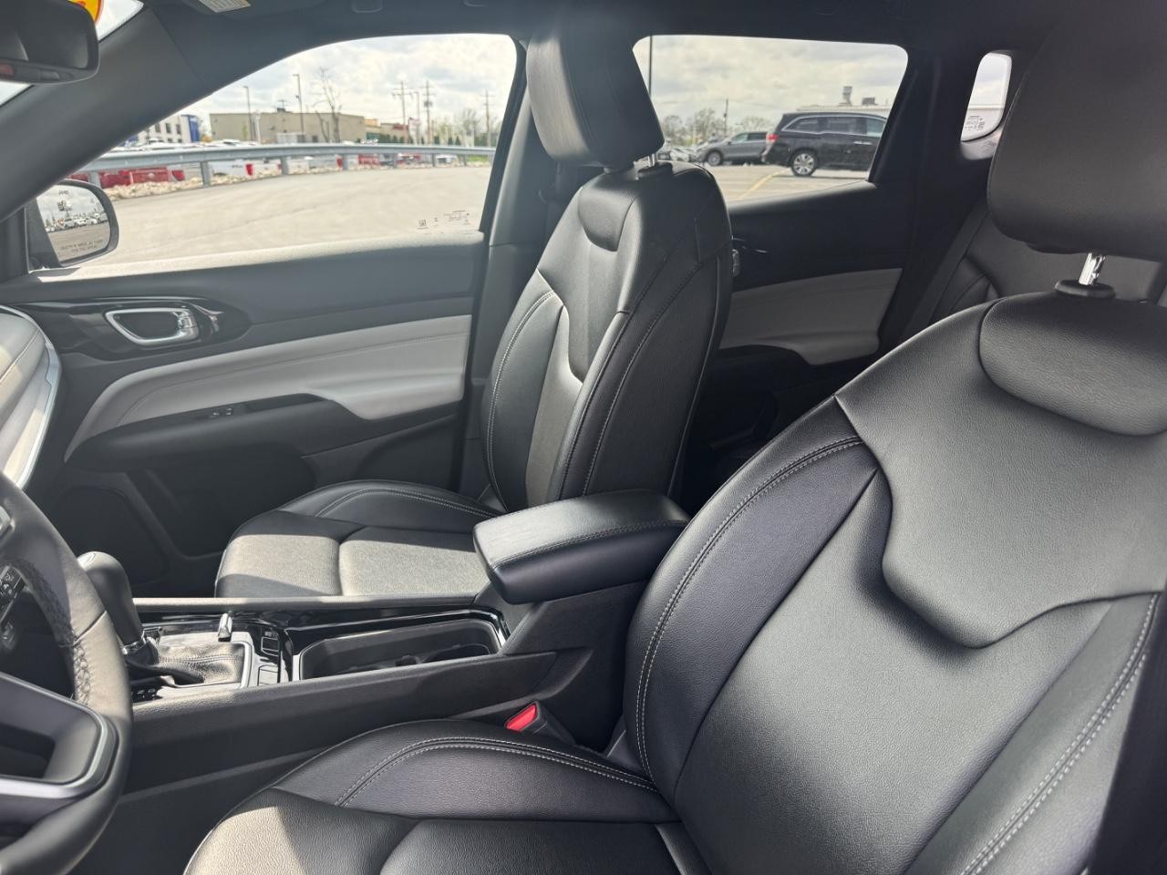 Jeep Compass Vehicle Full-screen Gallery Image 20