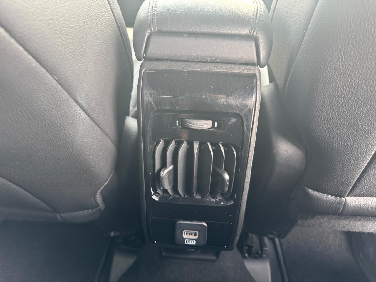 Jeep Compass Vehicle Full-screen Gallery Image 21