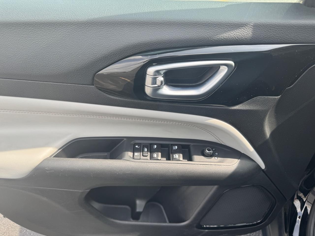 Jeep Compass Vehicle Full-screen Gallery Image 22