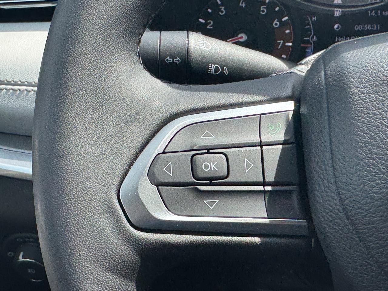 Jeep Compass Vehicle Full-screen Gallery Image 23