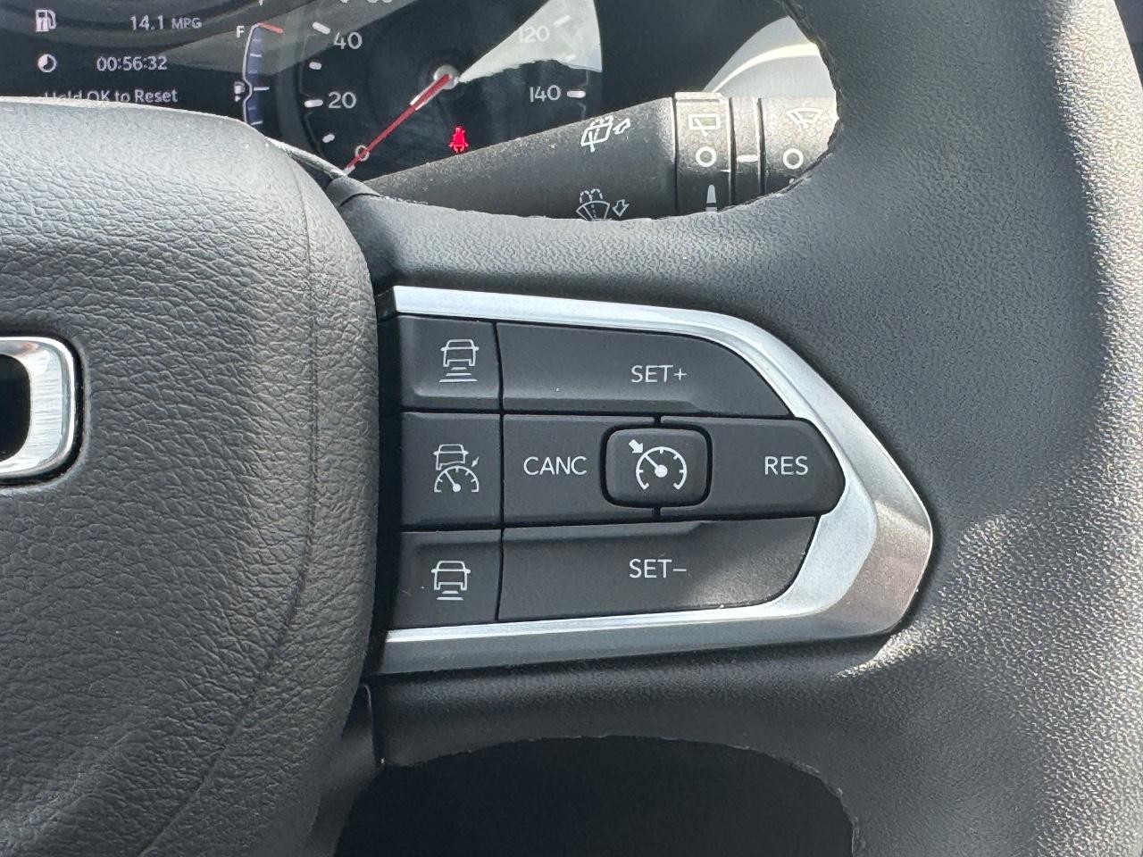 Jeep Compass Vehicle Full-screen Gallery Image 24