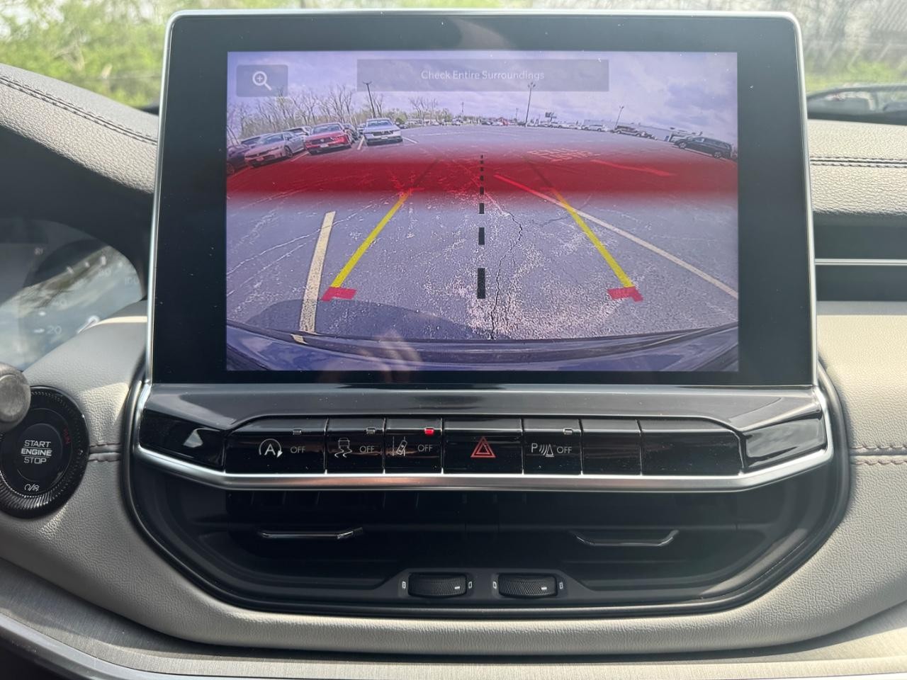 Jeep Compass Vehicle Full-screen Gallery Image 27