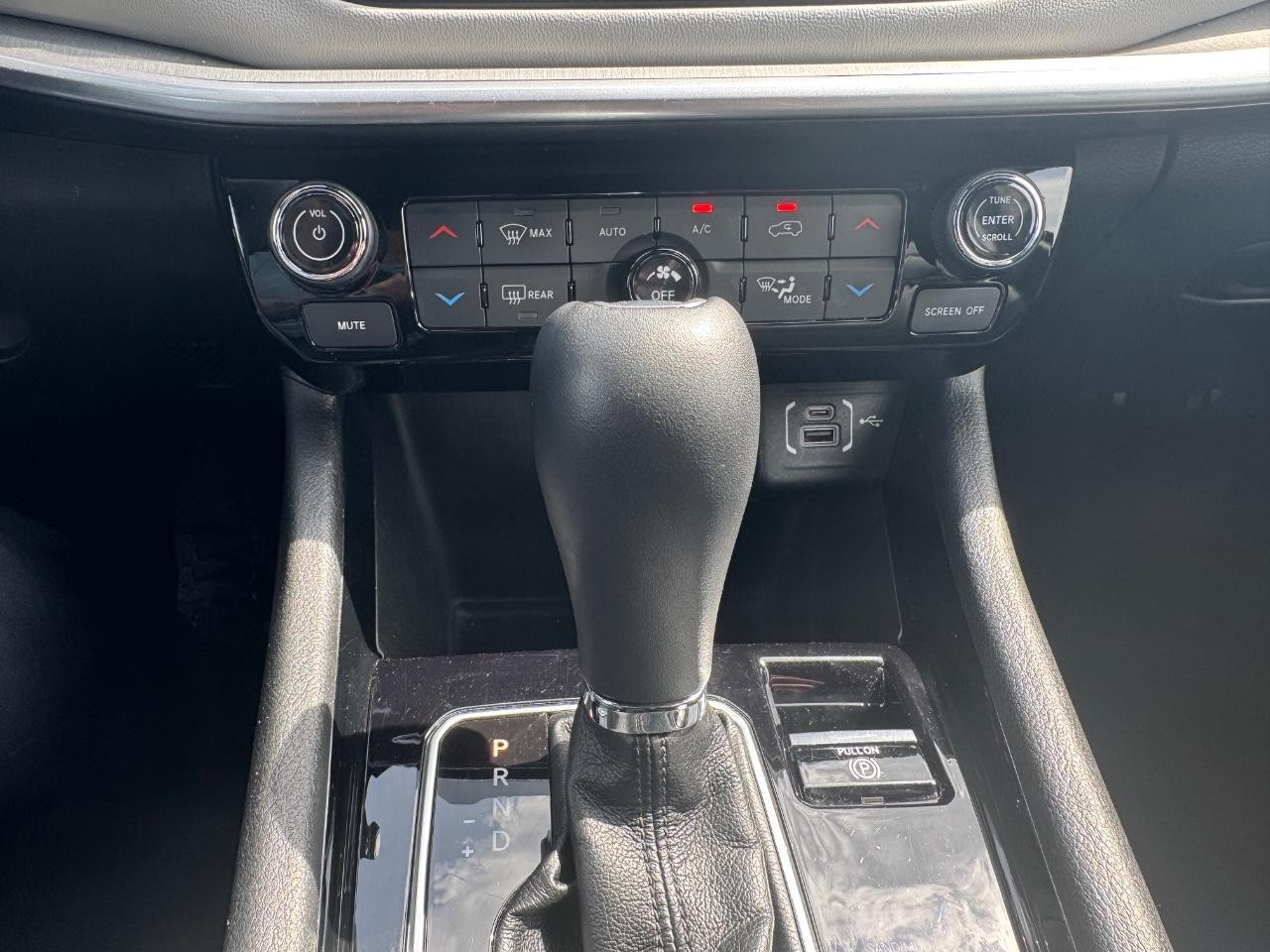 Jeep Compass Vehicle Full-screen Gallery Image 29