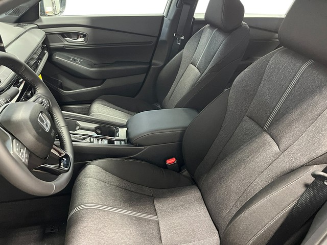 Honda Accord Hybrid Vehicle Full-screen Gallery Image 13