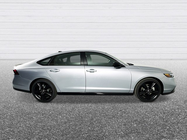 Honda Accord Hybrid Vehicle Full-screen Gallery Image 06