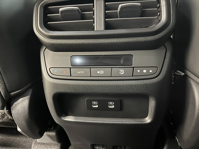 Honda Pilot Vehicle Full-screen Gallery Image 23