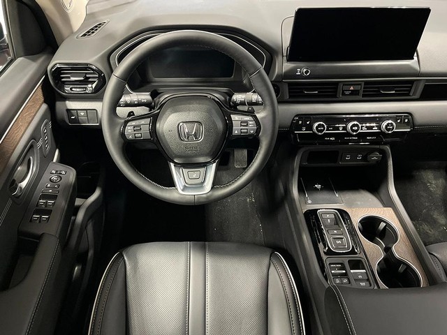 Honda Pilot Vehicle Full-screen Gallery Image 25