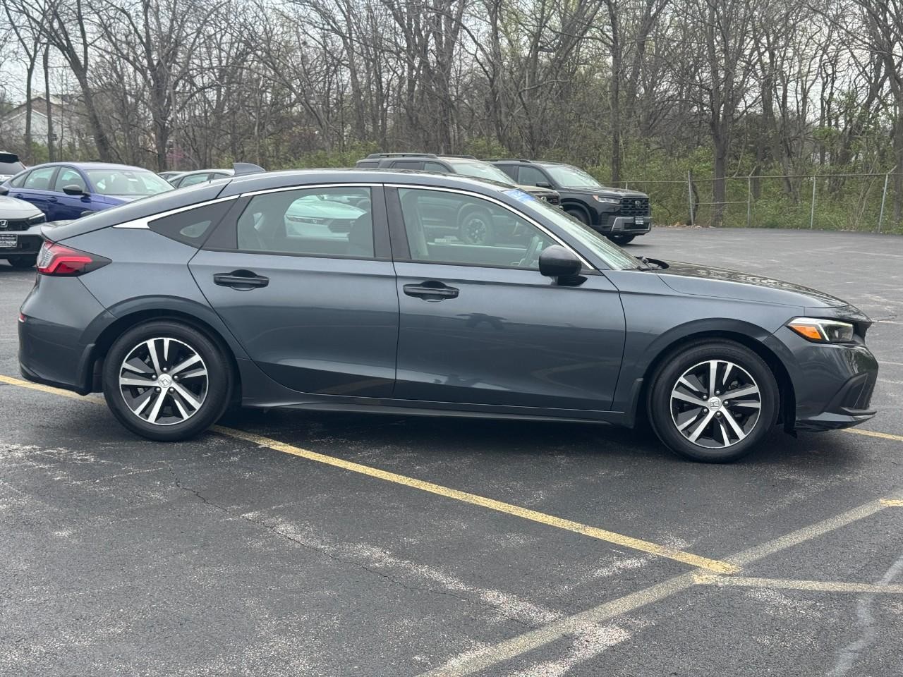 Honda Civic Hatchback Vehicle Full-screen Gallery Image 03