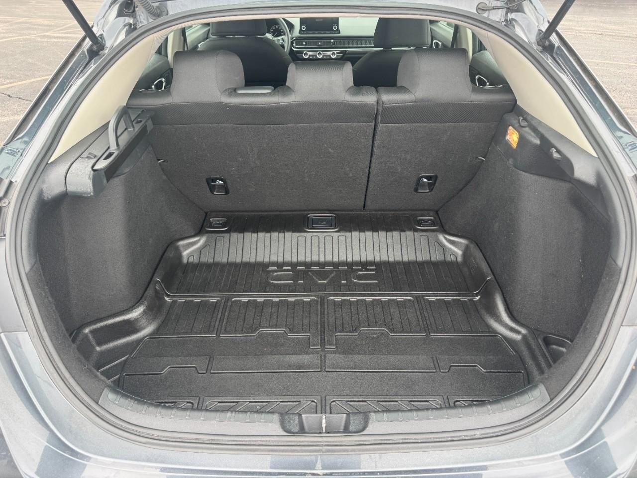 Honda Civic Hatchback Vehicle Full-screen Gallery Image 05