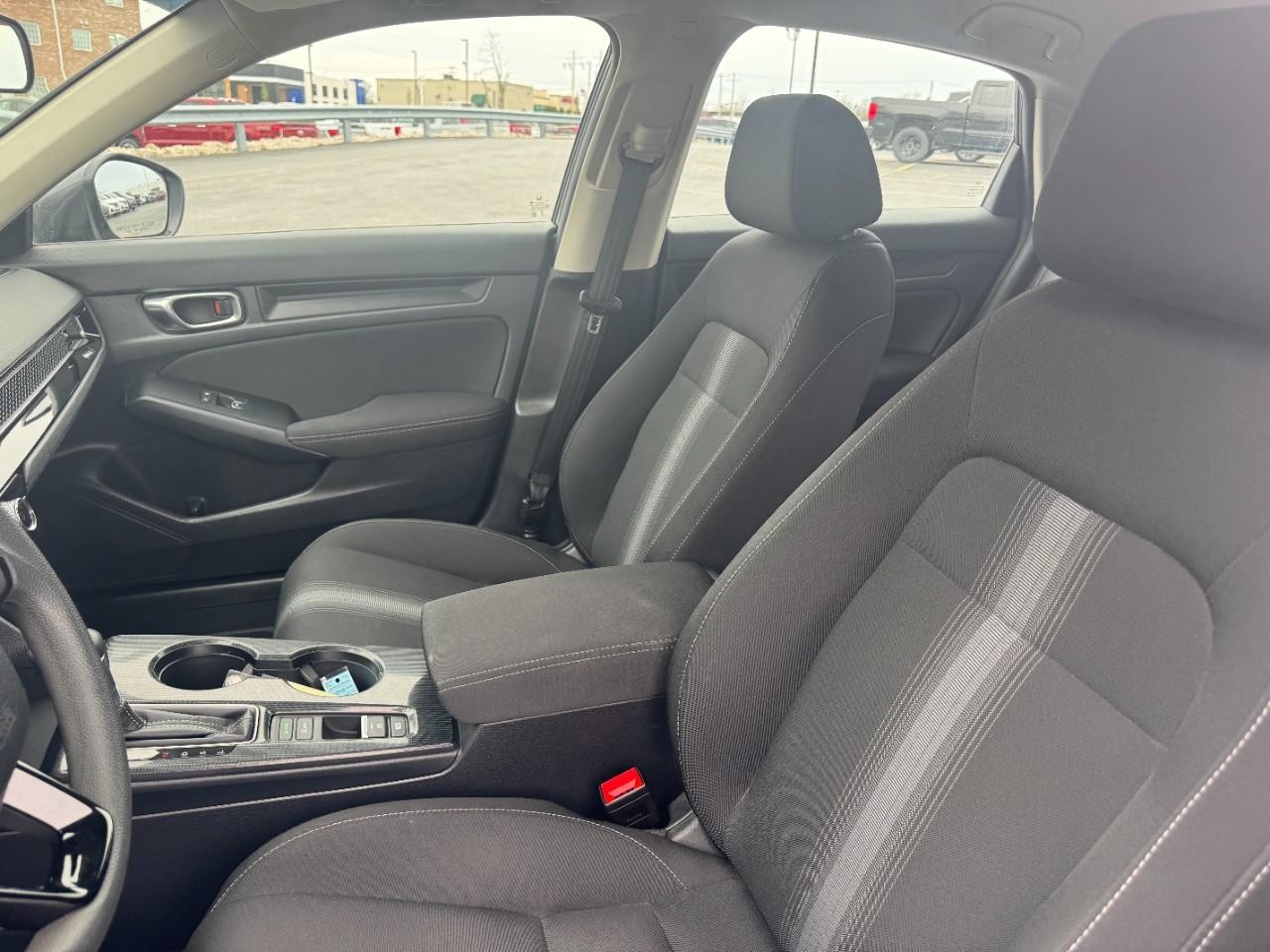 Honda Civic Hatchback Vehicle Full-screen Gallery Image 17