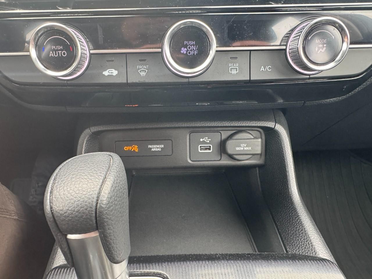 Honda Civic Hatchback Vehicle Full-screen Gallery Image 25